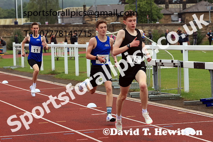 Boys 800 metres, 2025 Northumberland Schools Track and Fields, Wentworth, Hexham. Photo: David T. Hewitson/Sports for All Pics